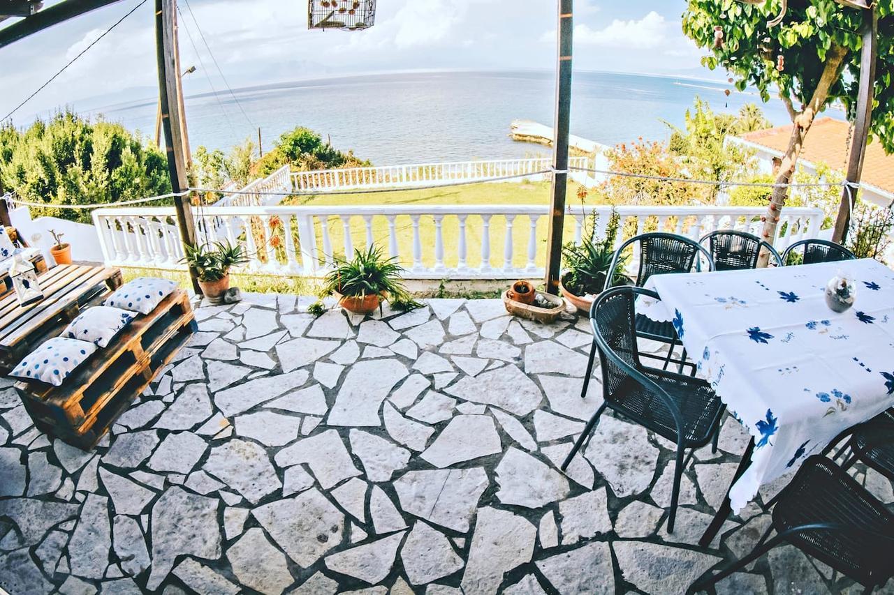 Villa Galanis By The Sea Niforeika Exterior foto