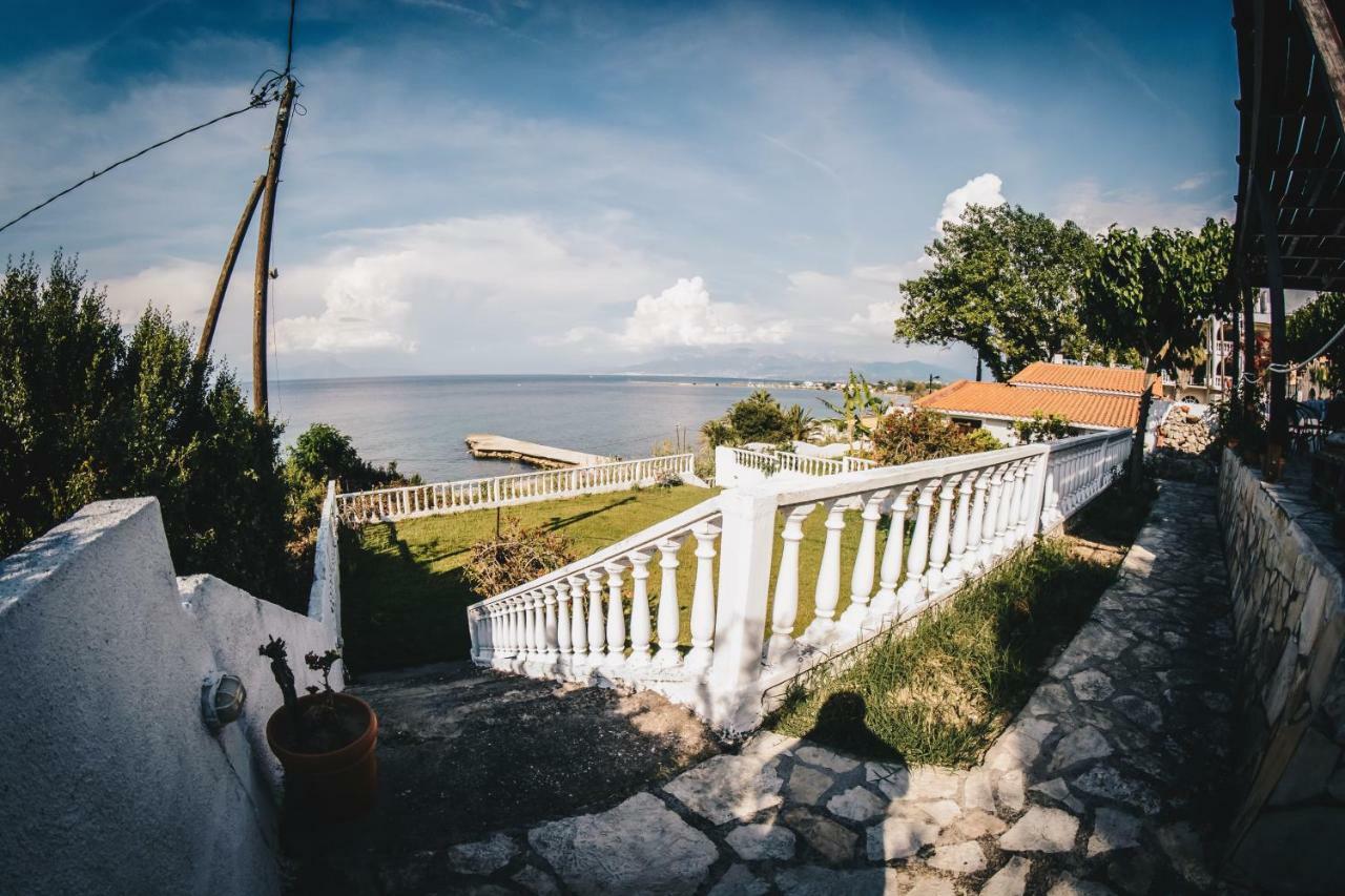 Villa Galanis By The Sea Niforeika Exterior foto