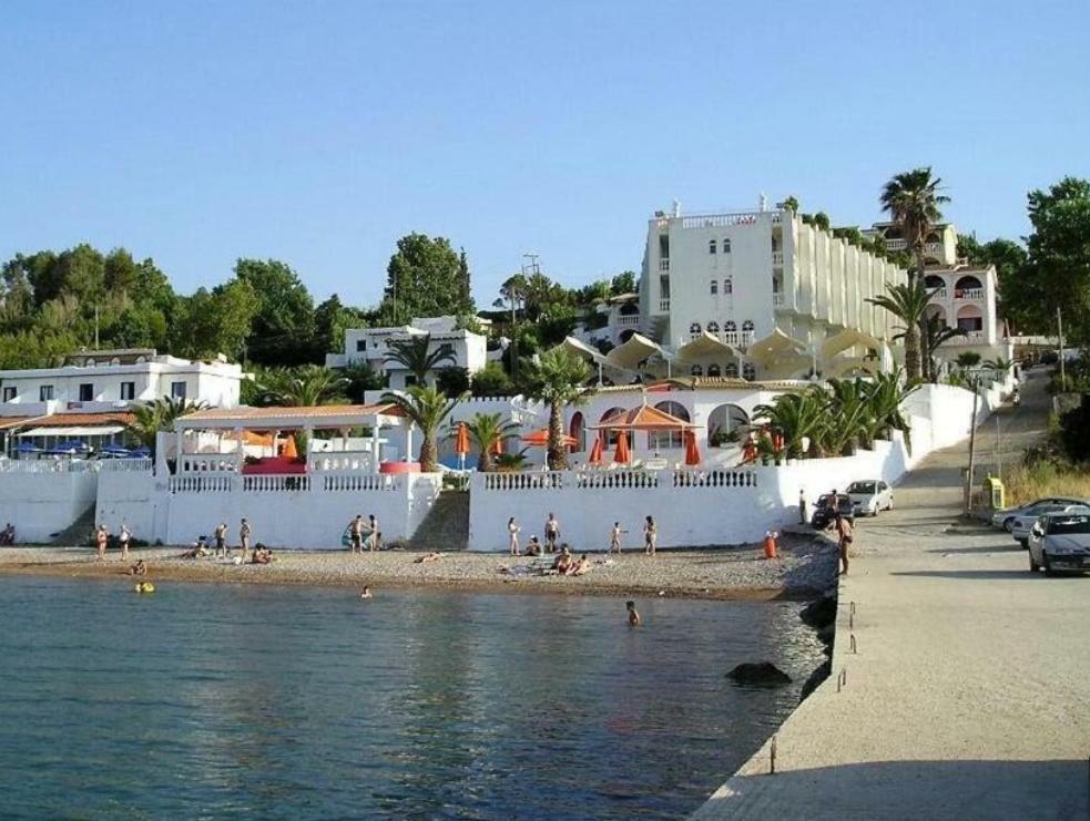 Villa Galanis By The Sea Niforeika Exterior foto